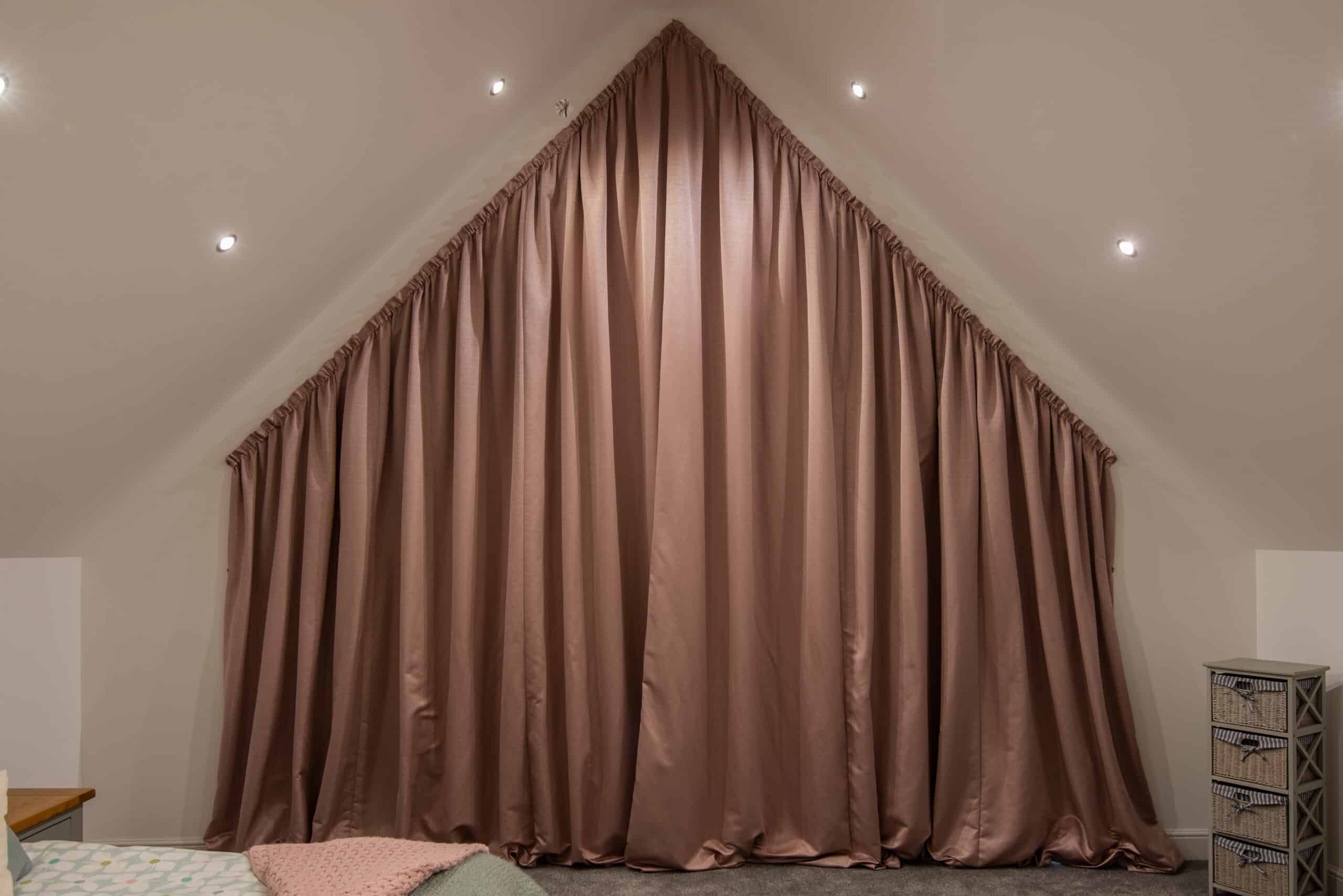 Apex curtains in plain fabric